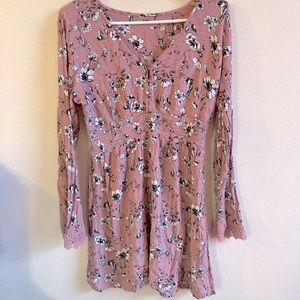 ⭐️3/$30⭐️ Target Floral Bell Sleeve Dress